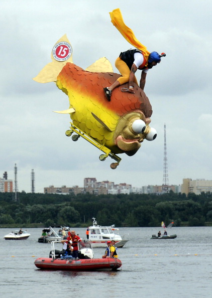RUSSIA-LIFESTYLE-ENTERTAINMENT-FLUGTAG