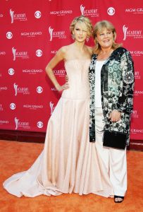 Taylor Swift and her Mother