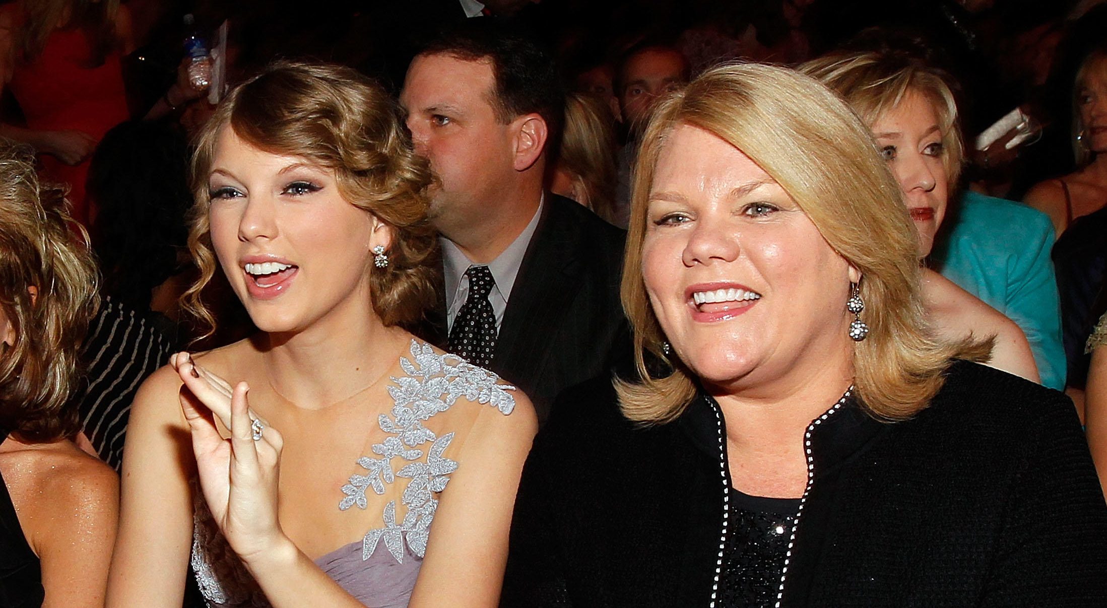 Taylor Swift and her Mother