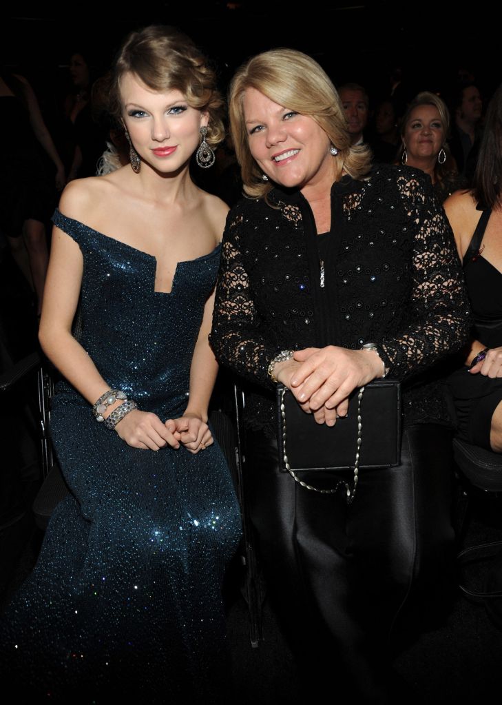 Taylor Swift and her Mother