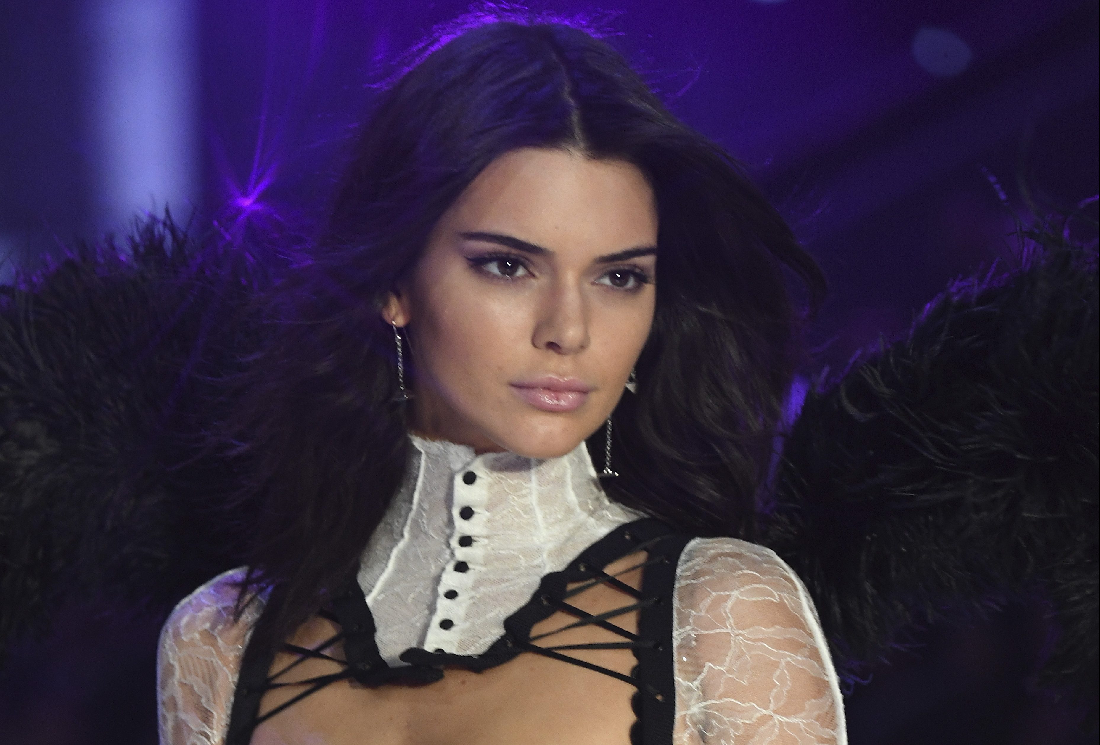 2016 Victoria's Secret Fashion Show in Paris - Show