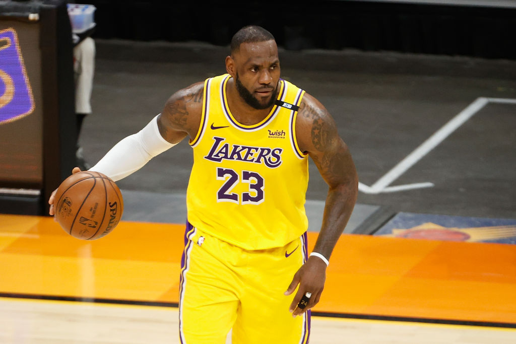 Los Angeles Lakers v Phoenix Suns - Game Five